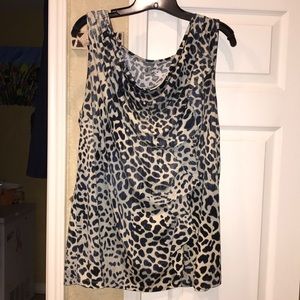 Scoop neck leopard print top
